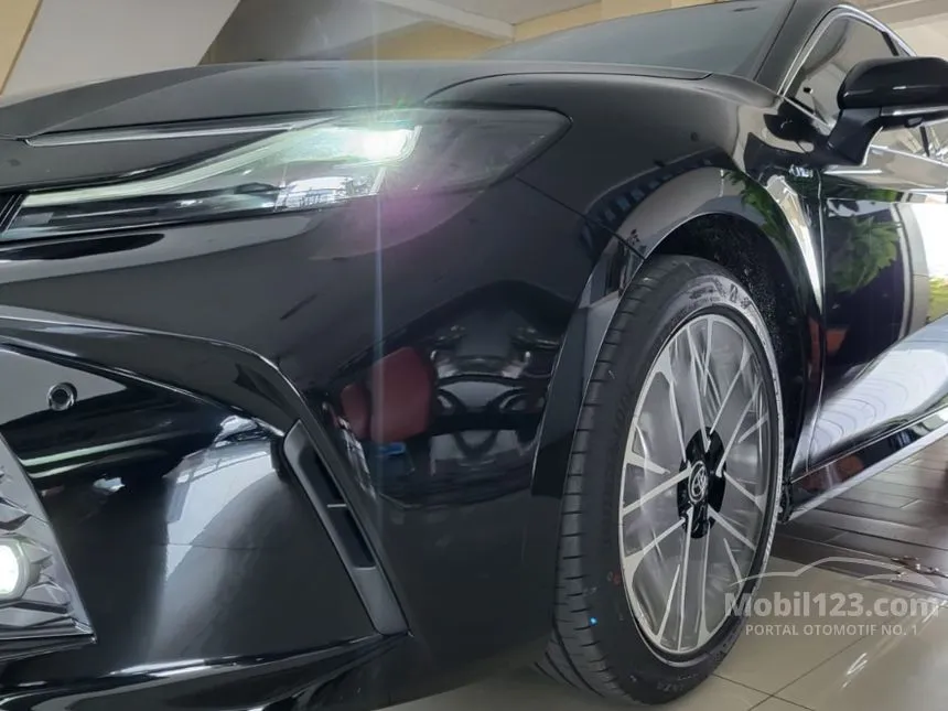 2025 Toyota Camry Hybrid (Premium Color) Sedan