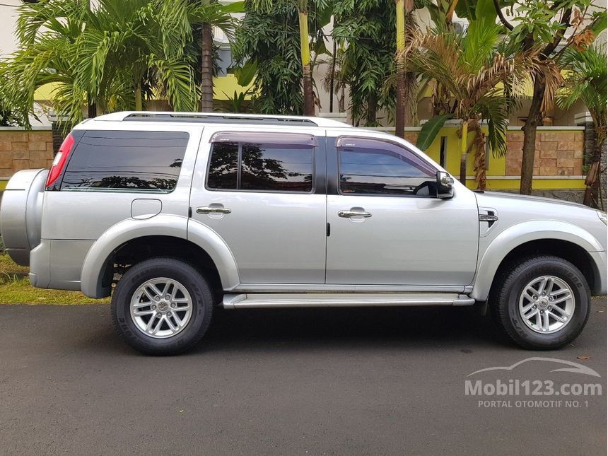 Jual Mobil  Ford  Everest  2010 XLT XLT 2 5 di Jawa  Timur  