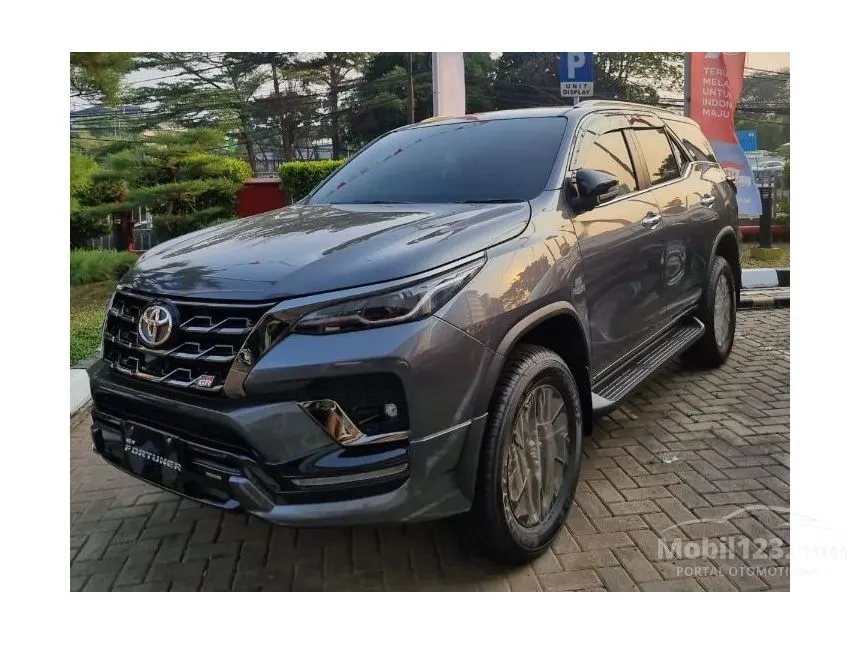 Jual Mobil Toyota Fortuner 2024 GR Sport 2.8 di Banten Automatic SUV Abu