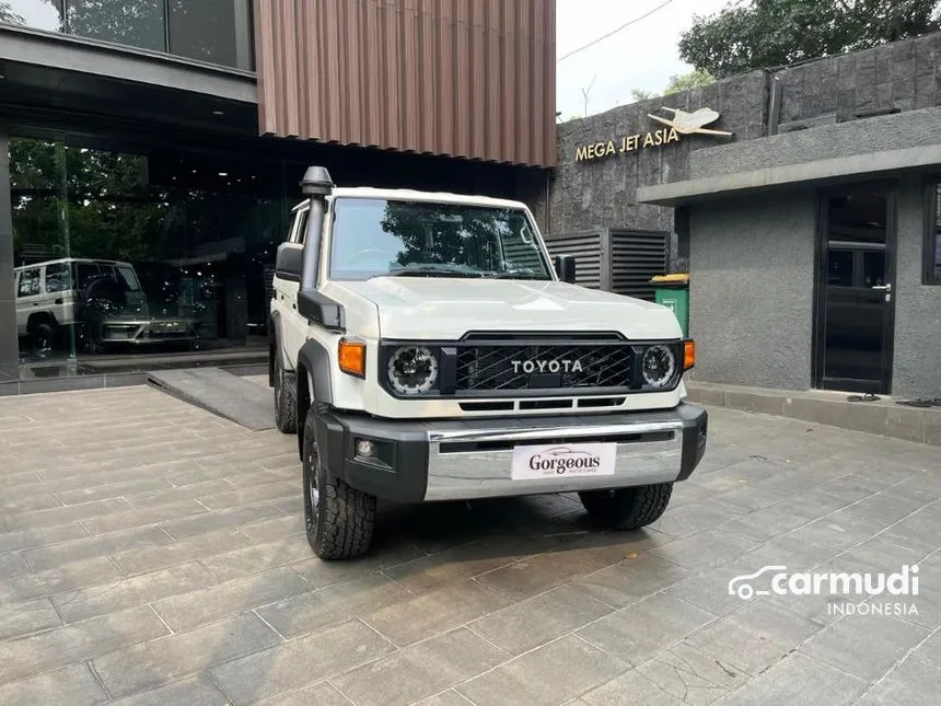 Jual Mobil Toyota Land Cruiser 2024 70 GXL 2.8 di DKI Jakarta Automatic SUV Putih Rp 2.250.000.000