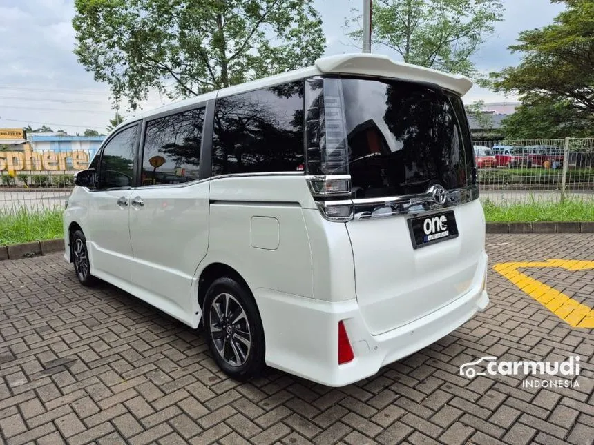 2018 Toyota Voxy MPV