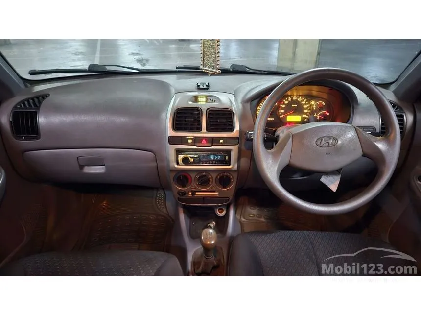 2010 Hyundai Avega G Sedan