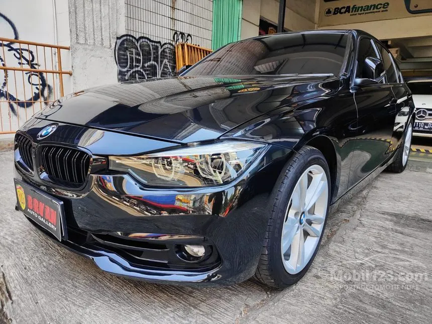 Jual Mobil BMW 320i 2019 Sport Shadow Edition 2.0 di DKI Jakarta Automatic Sedan Hitam Rp 458.000.000