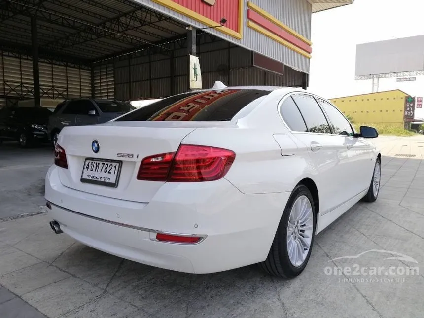 2016 BMW 528i Luxury Sedan