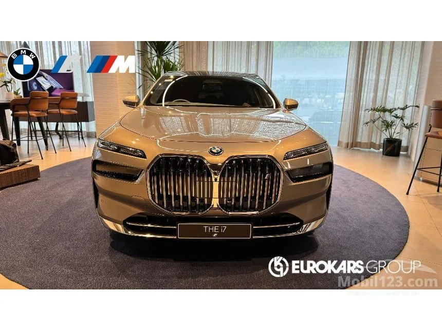 Jual Mobil BMW i7 2024 xDrive60 Gran Lusso di DKI Jakarta Automatic Sedan Abu