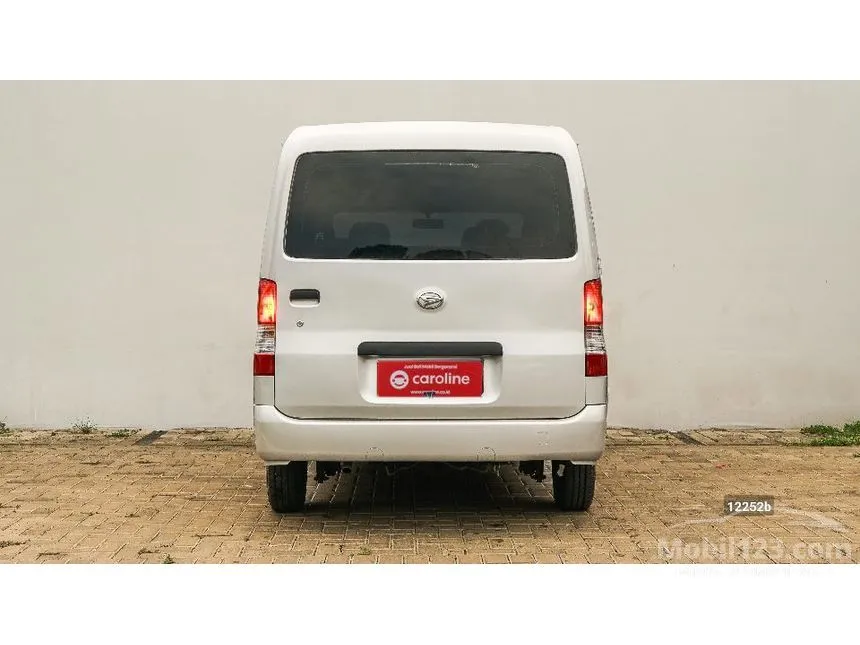 2021 Daihatsu Gran Max Mini Bus D Van