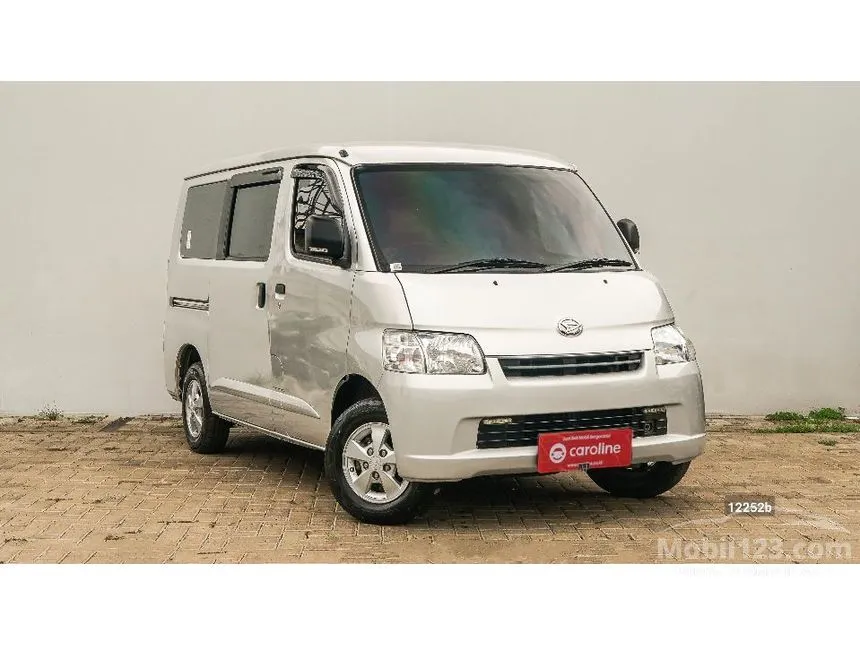 2021 Daihatsu Gran Max Mini Bus D Van