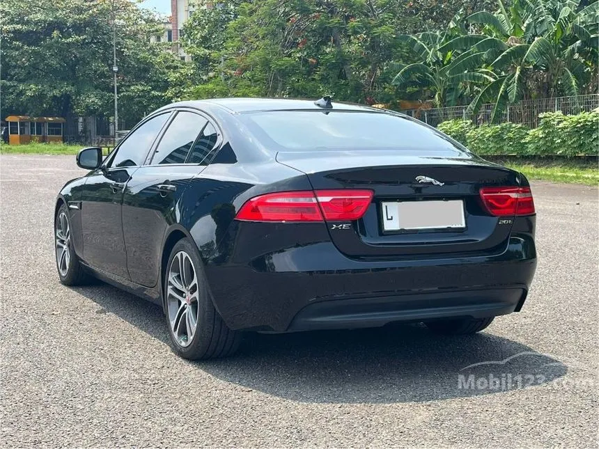 2016 Jaguar XE Prestige Sedan