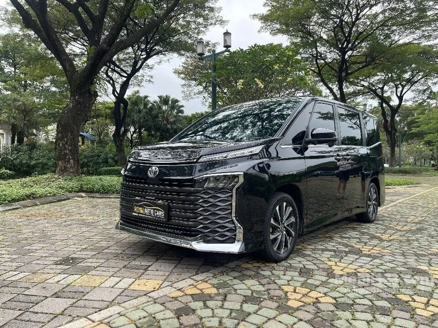 Jual Mobil Toyota Voxy 2022 2.0 di Banten Automatic Van Wagon Hitam Rp 443.000.000