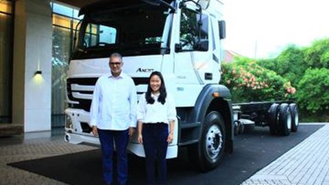 Truk Mercedes-Benz Makin Serius Tantang Hino dan Fuso di Sektor Logistik
