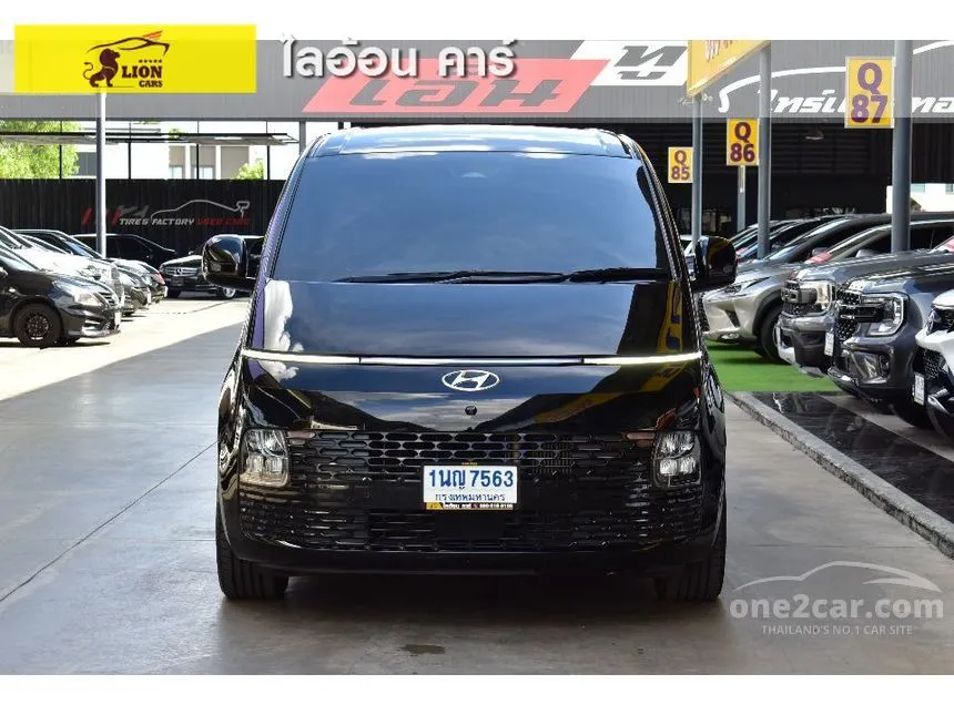 2022 Hyundai Staria SEL Van
