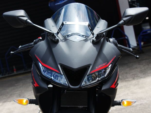 Bijak Gunakan Fitur Hazard di All New Yamaha R15