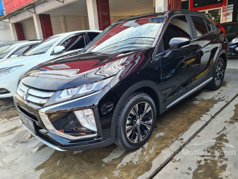 Mitsubishi Eclipse  Cross Bekas, Baru Jalan 2.000 Km Harga Jatuh Rp 79 Juta