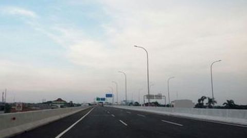 Melintasi Tol Becakayu Setelah Diresmikan Jokowi