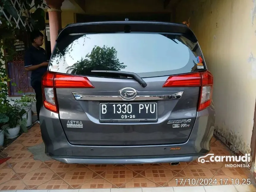 2016 Daihatsu Sigra R Deluxe MPV