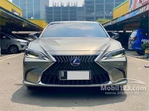 2022 Lexus ES 300h 2.5 Ultra Luxury Sedan
