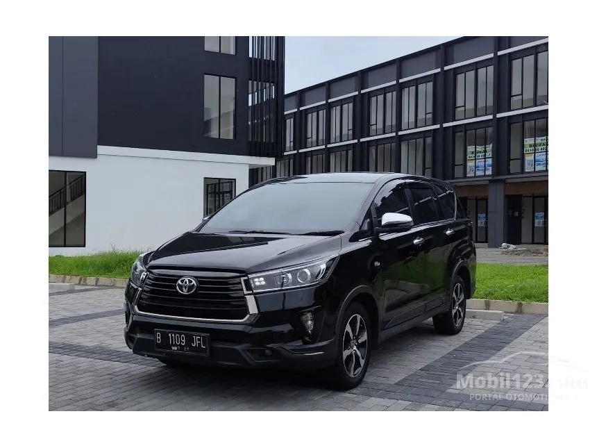 Jual Mobil Toyota Innova Venturer 2022 2.0 di Banten Automatic Wagon Hitam Rp 359.900.000