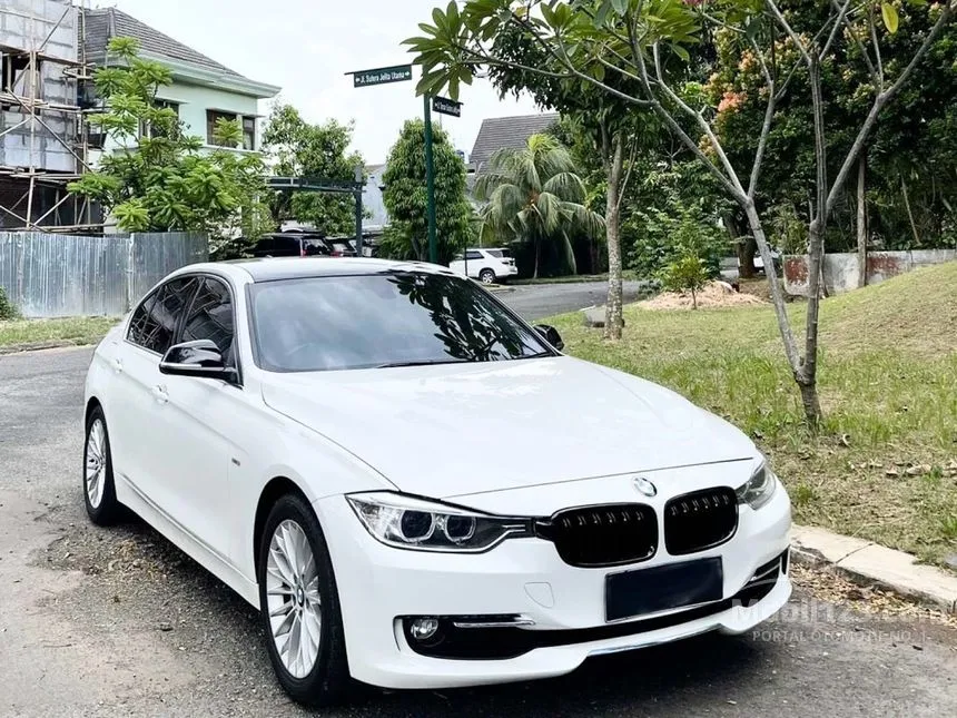 Jual Mobil BMW 320i 2013 Luxury 2.0 di DKI Jakarta Automatic Sedan Putih Rp 275.000.000