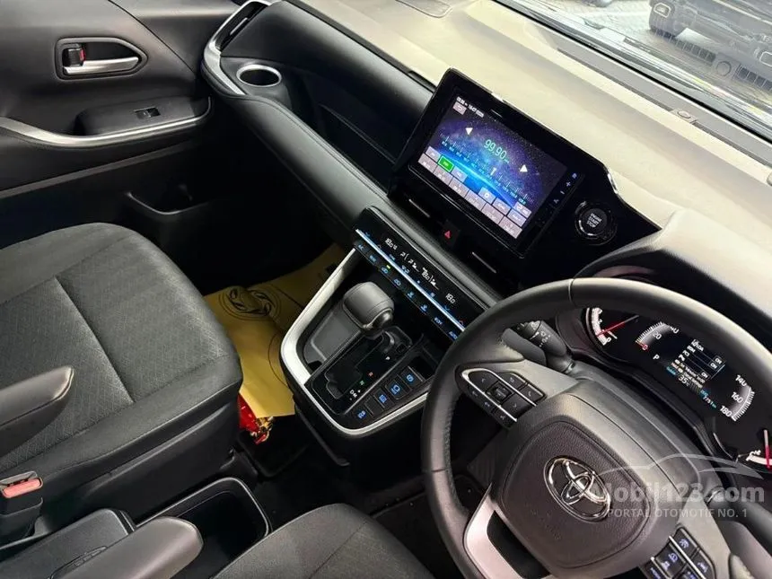 2024 Toyota Voxy (Non Premium Color) MPV
