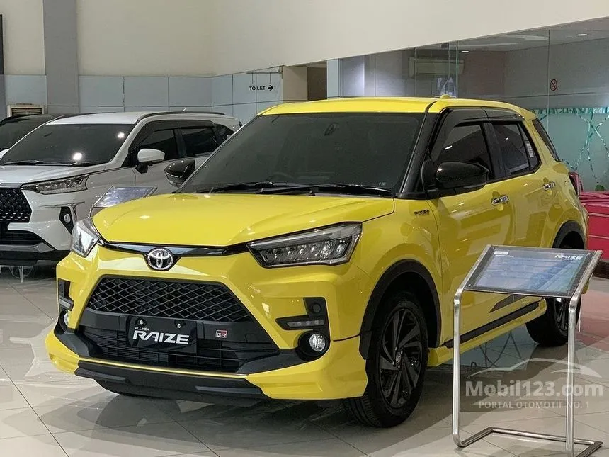 Jual Mobil Toyota Raize 2024 GR Sport 1.0 di Jawa Timur Automatic Wagon Kuning Rp 205.000.000