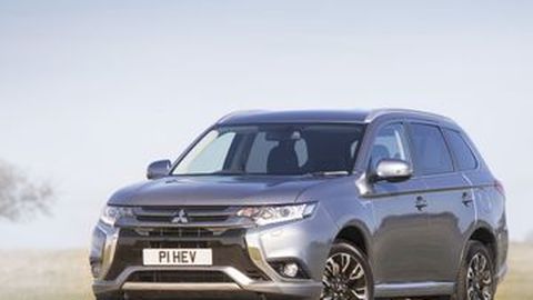 Mitsubishi Outlander PHEV Terjual 100.000 Unit