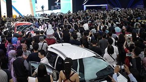 Pertarungan Jokowi-Prabowo Sebabkan Penjualan Mobil Turun Tajam