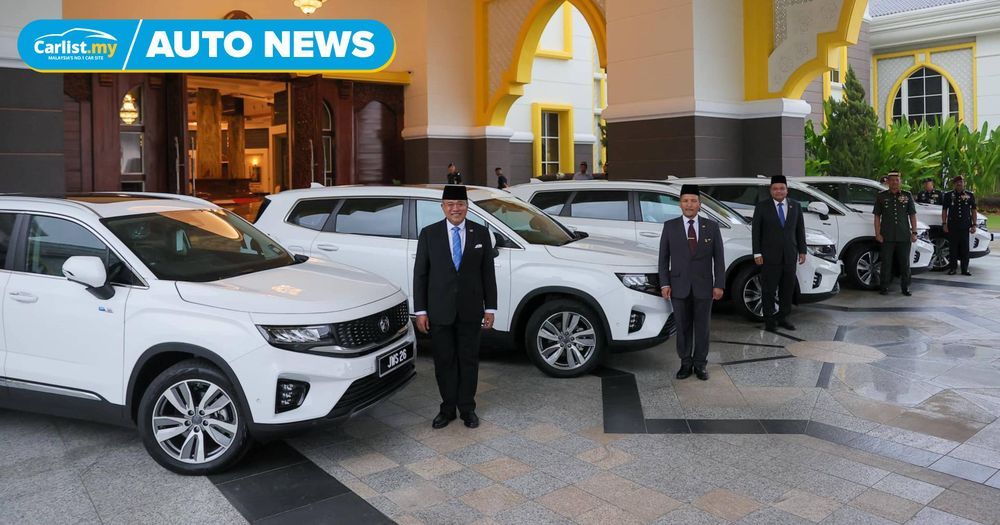 Sultan Ibrahim gifts five Proton X90s to IGP and other Istana Negara officers