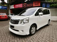 2013 Toyota NAV1 2.0 V MPV
