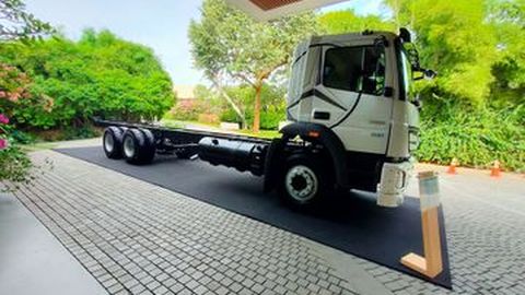 Pabrik Wanaherang Dibeli Indomobil, Produksi Truk Mercedes-Benz akan Pindah?