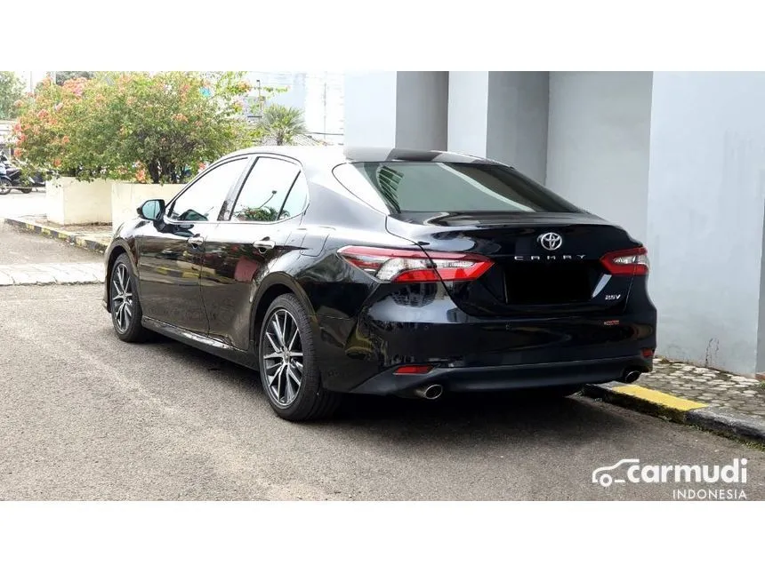 2022 Toyota Camry V Sedan