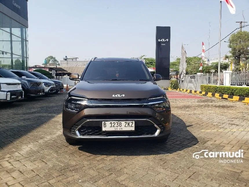 Jual Mobil KIA Carens 2024 Premiere 1.5 di Jawa Barat Automatic MPV Coklat Rp 420.000.000