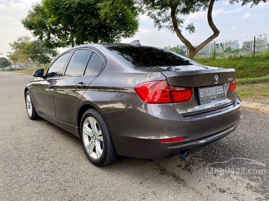  Jual  Mobil BMW  320i  2022 Sport 2 0 di DKI Jakarta 