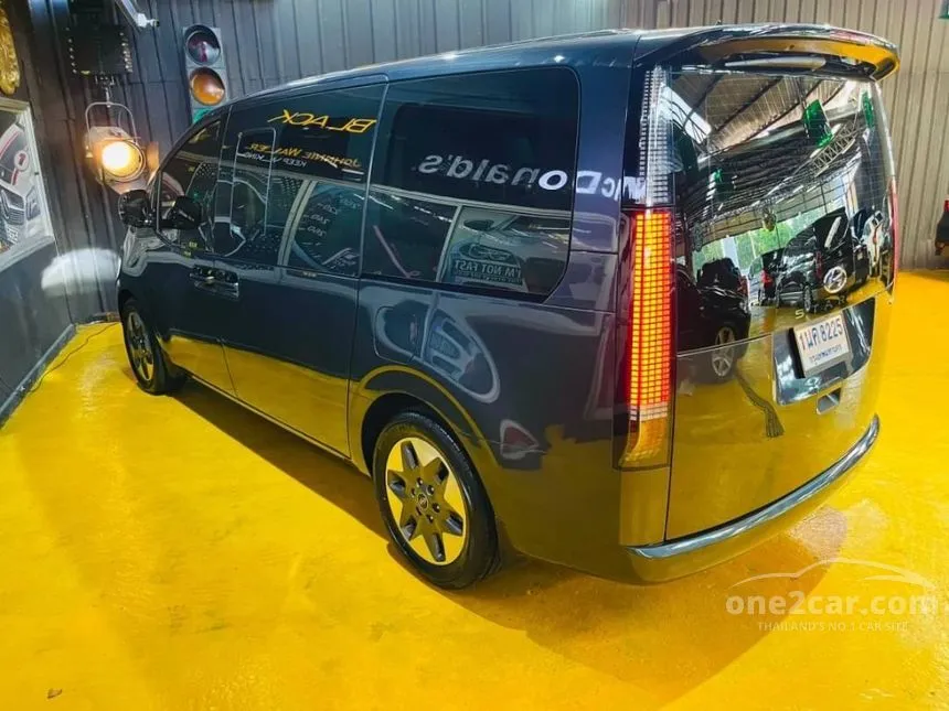 2021 Hyundai Staria SEL Van