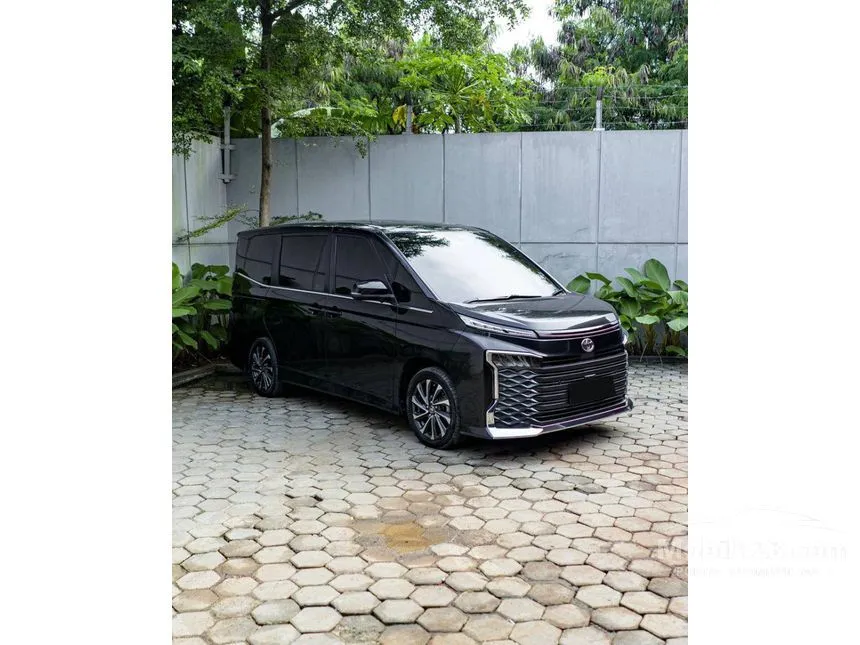 2023 Toyota Voxy (Premium Color) MPV
