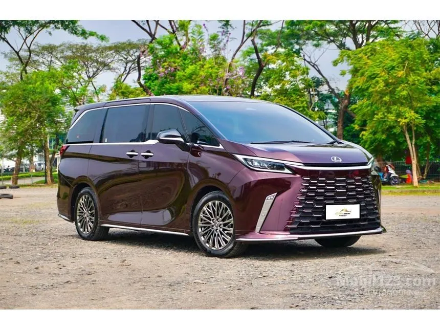 2025 Lexus LM 350h 7 Seater MPV
