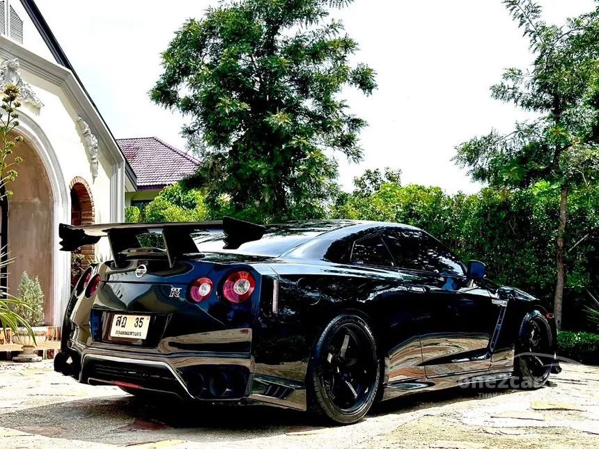 2011 Nissan GT-R Coupe