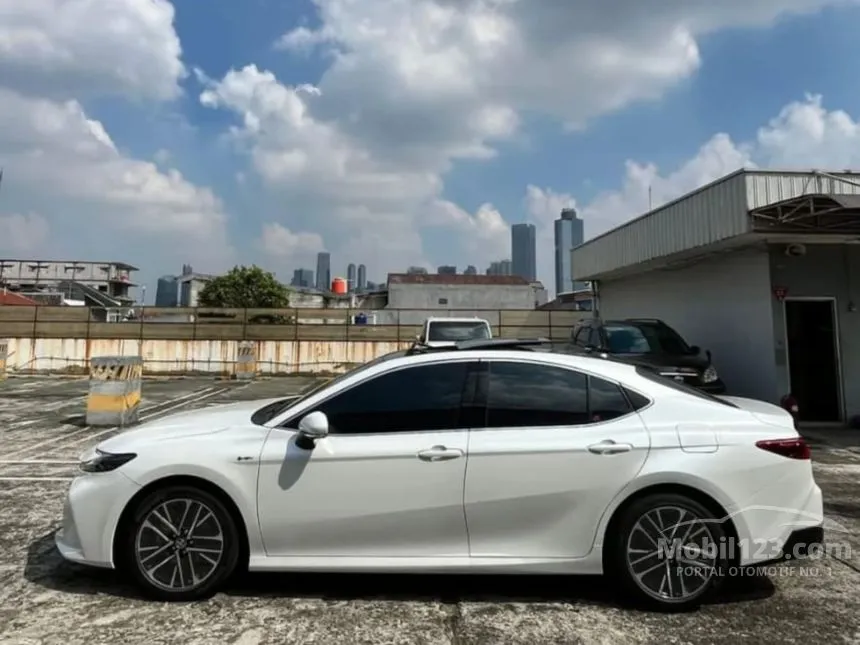 2025 Toyota Camry Hybrid Sedan
