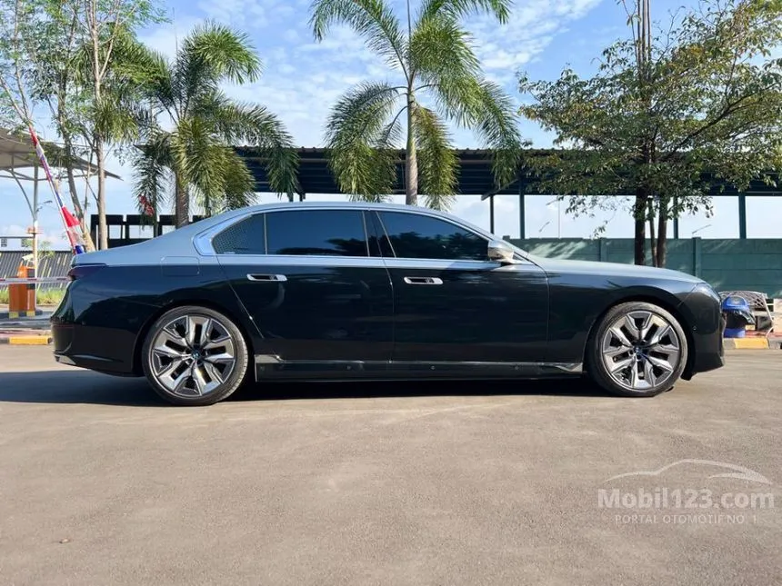 2023 BMW i7 xDrive60 Gran Lusso Sedan