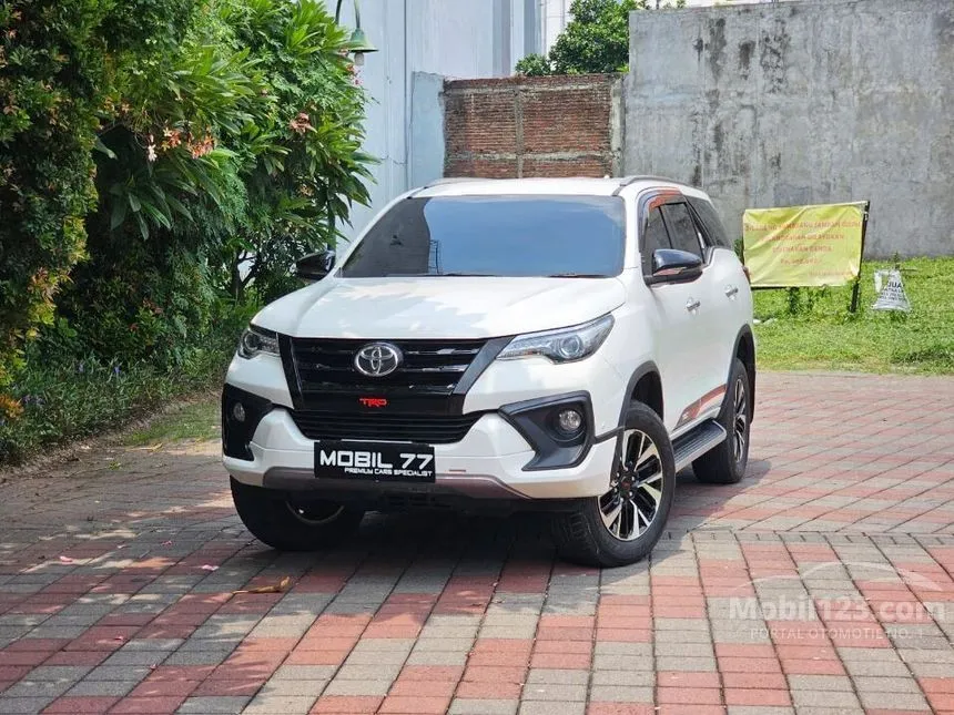 Jual Mobil Toyota Fortuner 2019 TRD 2.4 di Jawa Timur Automatic SUV Putih Rp 425.000.000