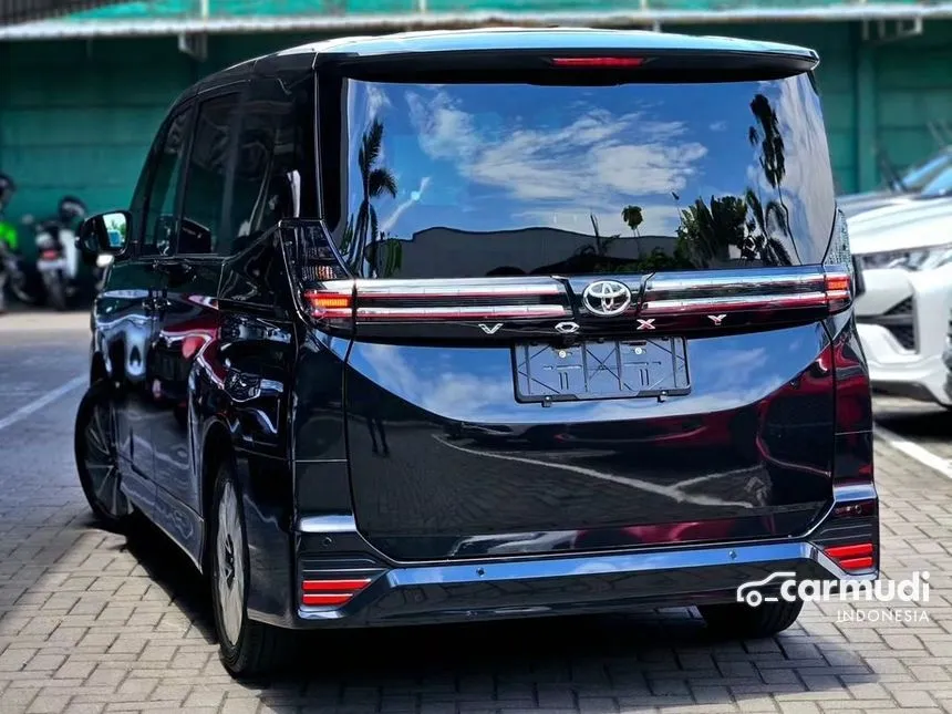 2024 Toyota Voxy Van Wagon