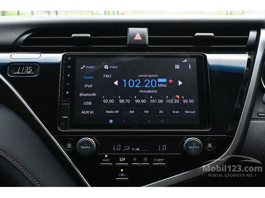 2020 Toyota Camry V Sedan