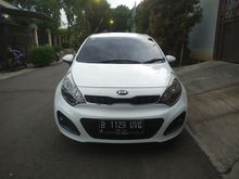 2013 / 2014 KIA Rio 1.4 AT Hatchback Putih Cantik Siap Pakai