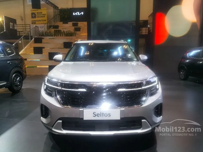 Jual Mobil KIA Seltos 2024 Premiere 1.5 di Jawa Barat Automatic SUV Silver Rp 425.000.000