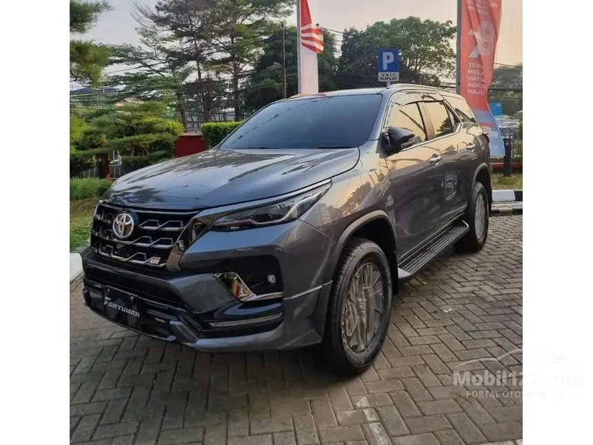 Jual Mobil Toyota Fortuner 2024 GR Sport 2.8 di Banten Automatic SUV Abu
