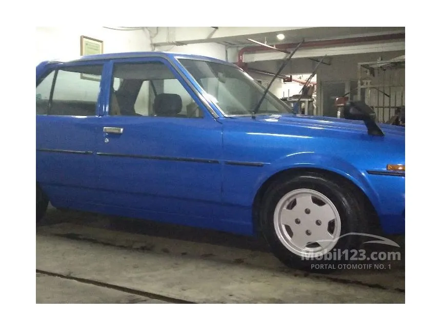 1981 Toyota Corolla KE70 Sedan