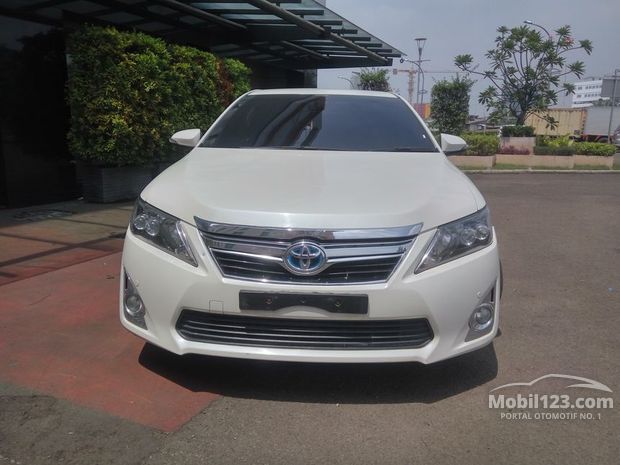 Toyota Camry Hybrid Mobil Bekas Baru dijual di Indonesia 
