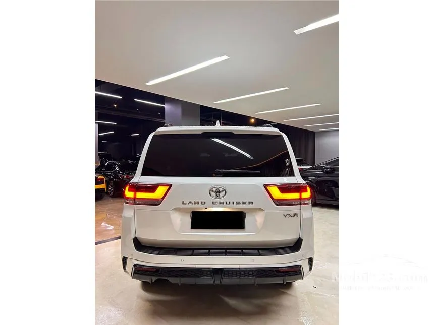 2024 Toyota Land Cruiser 300 VX-R SUV