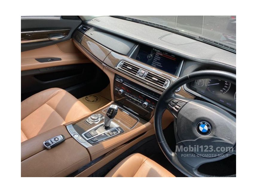 2012 BMW 730Li F02 Sedan