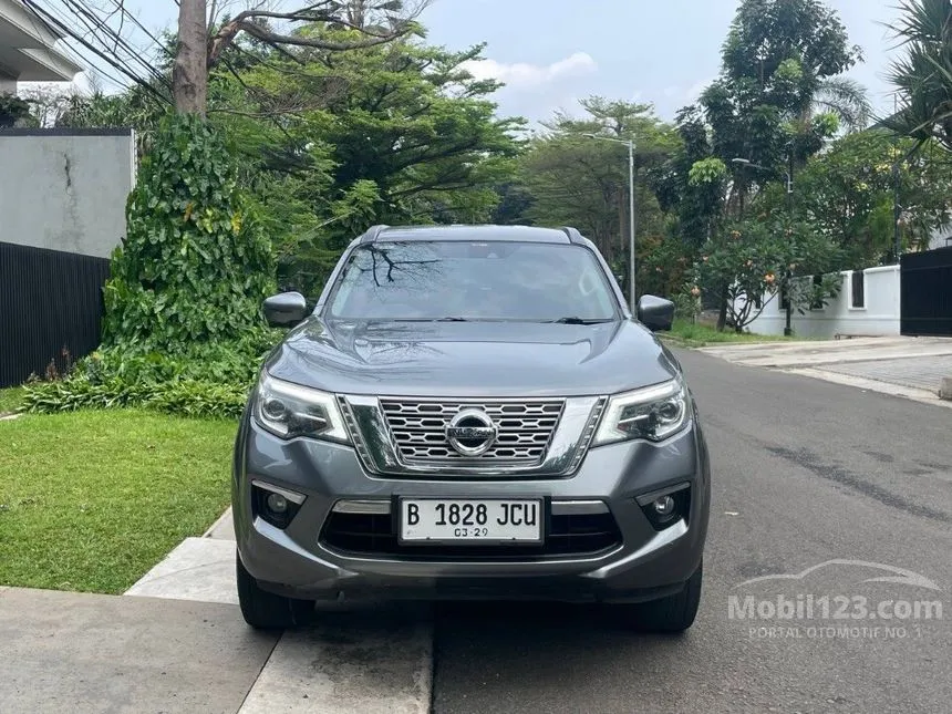 Jual Mobil Nissan Terra 2018 VL 2.5 di Banten Automatic Wagon Abu