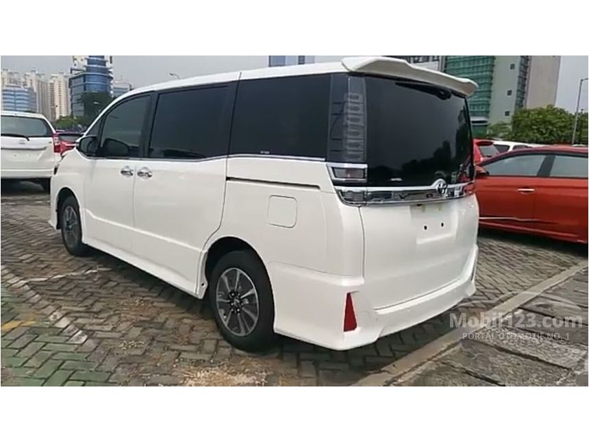 Jual Mobil Toyota Voxy 2019  R80 2 0 di Jawa Timur 